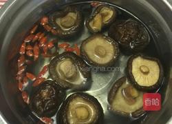 嫩滑香菇蒸鸡腿肉的做法图解5