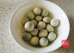 椒盐鹌鹑蛋的做法图解1