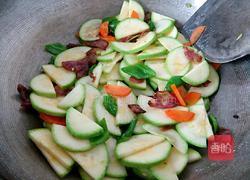 角瓜炒香肠的做法图解9