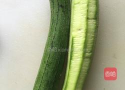 丝瓜炒木耳的做法图解1