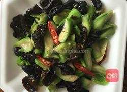 丝瓜炒木耳的做法图解6