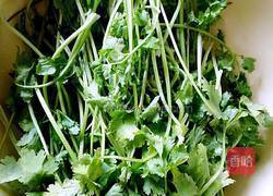 猪肉香菜水饺的做法图解2