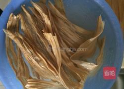 木耳炒腐竹。的做法图解2