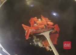 木耳炒腐竹。的做法图解7