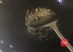 木耳炒腐竹。的做法图解9