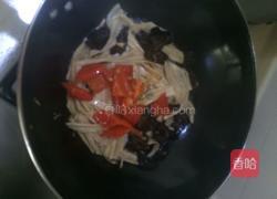 木耳炒腐竹。的做法图解13