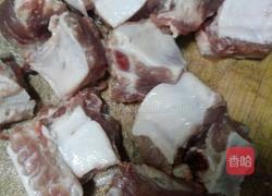 排骨花胶乌鸡汤的做法图解1