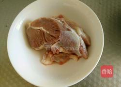 羊肉炖酸菜的做法图解1