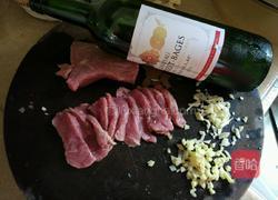 红酒炖鹿肉的做法图解1