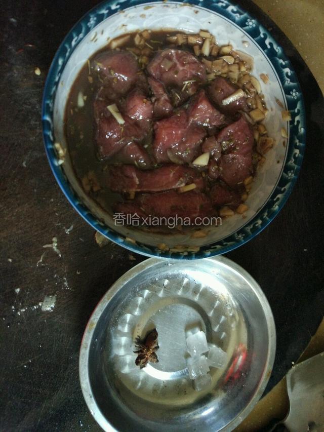 腌制好的的鹿肉！准备下食材冰糖和八角！