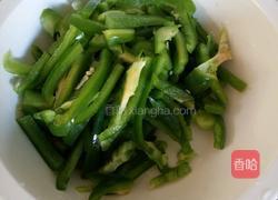 青椒胡萝卜炒肉丝的做法图解1