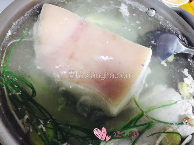 烧开。撇去浮沫