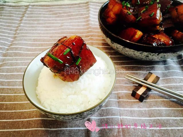 肉质酥烂，入口即化，配上一碗米饭