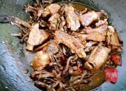 蘑菇烧排骨的做法图解8