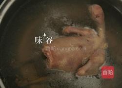 白莲茶树菇乳鸽汤的做法图解5