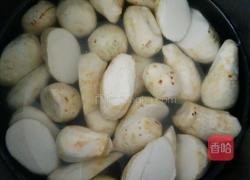 排骨芋头汤的做法图解1