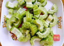 排骨焖苦瓜的做法图解2
