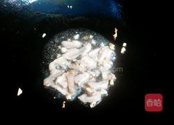 丝瓜炒瘦肉的做法图解2