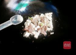 五花肉烧豆腐的做法图解3