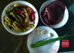 泡椒猪肝的做法图解1