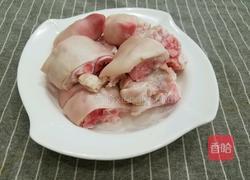 海带黄豆炖猪蹄的做法图解1