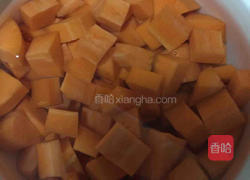 胡萝卜炒土豆的做法图解1