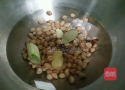 芹菜花生的做法图解1