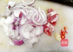 洋葱爆肉片的做法图解1