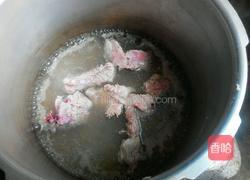 牛蒡鲜淮山排骨汤的做法图解1