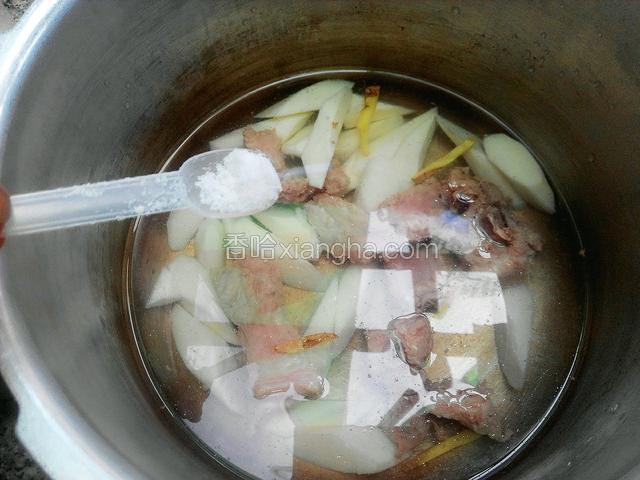 饮用前加入鸡精即可