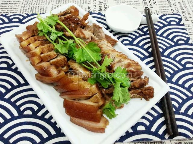 装盆，可以淋点汤汁，也可以搭配醋