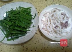 韭菜炒墨鱼仔的做法图解3