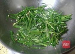 韭菜炒墨鱼仔的做法图解5