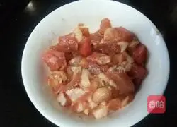 Illustration of how to make northwest mutton noodles 1