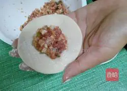 Illustration of how to make horseshoe dumplings 10