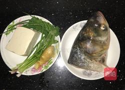 鲢鱼炖豆腐的做法图解1