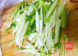 芹菜拌木耳的做法图解3