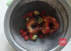 山楂菊花茶的做法图解3