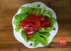 腊肠尖椒炒鸡蛋的做法图解1