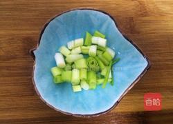 腊肠尖椒炒鸡蛋的做法图解2