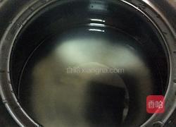 皮蛋瘦肉粥的做法图解3