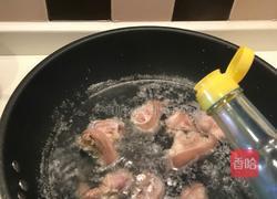 黄豆炖猪脚汤的做法图解2
