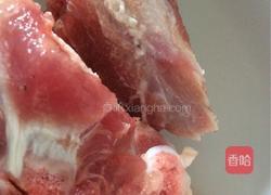 玉米红萝卜猪骨汤的做法图解2