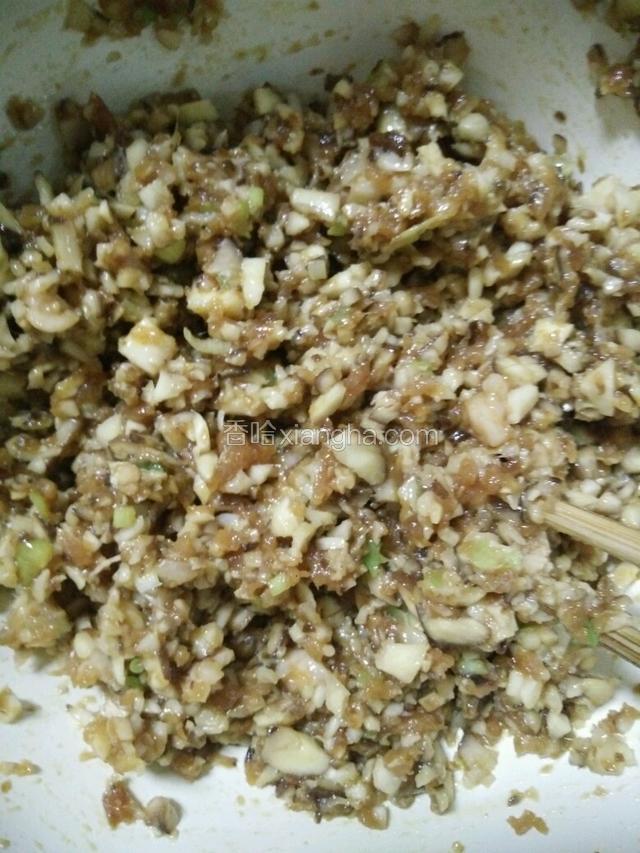 放入香菇拌匀
