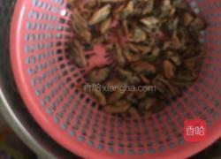 萝卜淡菜汤的做法图解2