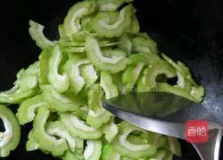 腊肠炒苦瓜的做法图解6