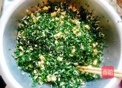 Illustration of how to make three fresh meat dumplings 7