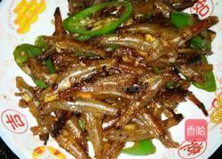 青椒炒小鱼干的做法图解5