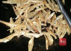 青椒炒小鱼干的做法图解3