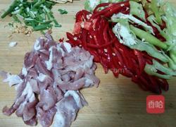 尖椒肉丝的做法图解1